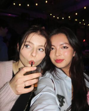 Thomasin McKenzie Instagram - Long distance besties 🥲