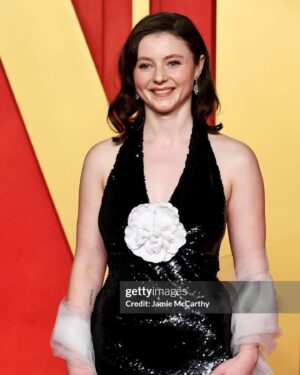 Thomasin McKenzie Instagram - Thank you @vanityfair for having me at your Oscars celebration and @rodarte for such a stunning gown, I felt so special 🥰 It was an unforgettable evening ⭐️