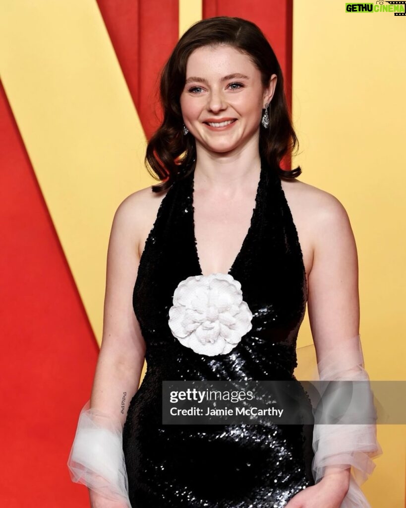 Thomasin McKenzie Instagram - Thank you @vanityfair for having me at your Oscars celebration and @rodarte for such a stunning gown, I felt so special 🥰 It was an unforgettable evening ⭐️