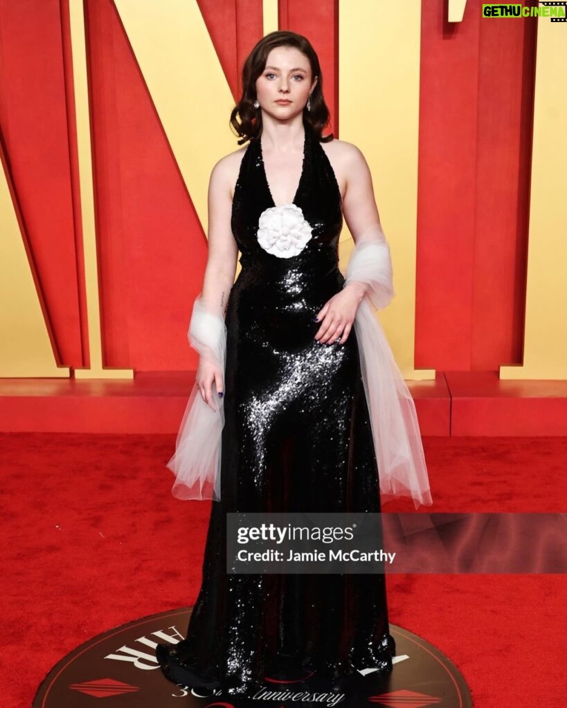 Thomasin McKenzie Instagram - Thank you @vanityfair for having me at your Oscars celebration and @rodarte for such a stunning gown, I felt so special 🥰 It was an unforgettable evening ⭐️