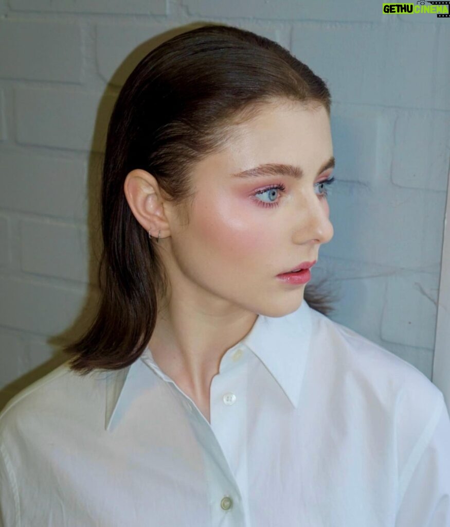 Thomasin McKenzie Instagram - White rabbit and alien grandma vibes at the @jw_anderson show 🐇👽👏 love it