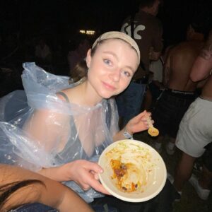 Thomasin McKenzie Instagram - “It’s stinky” - final words of 2023 😷
