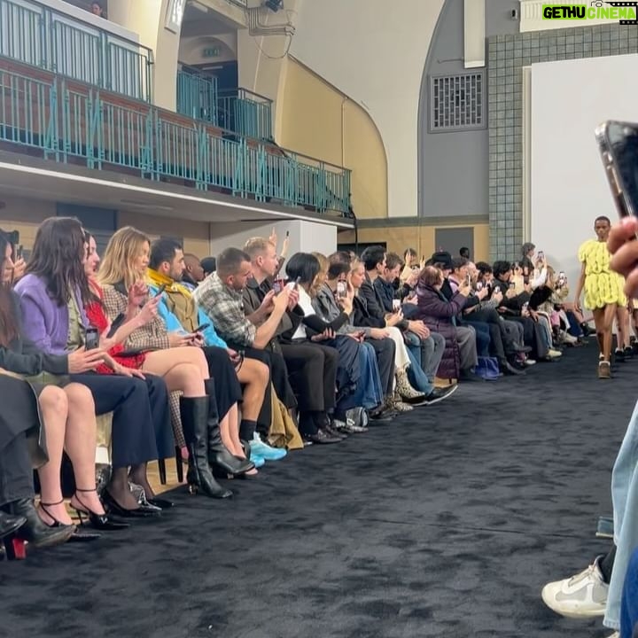 Thomasin McKenzie Instagram - White rabbit and alien grandma vibes at the @jw_anderson show 🐇👽👏 love it