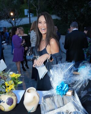 Tia Carrere Instagram - Rocking my @michellejonasdesigns on the red carpet @skirball_la for the wonderful @mendingkids gala, meanwhile earlier in the day…. 😳🤣