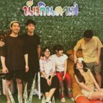 Ticha Wongtipkanon Instagram - สิ่งที่ชอบมากๆเวลาออกไปกับญาติผู้ใหญ่.. ก็คือ…พวกเขาจะขอให้พวกเราถ่ายรูปคู่กับทุกอย่างเลยค่ะ…😂