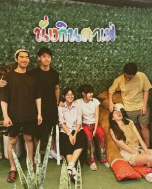 Ticha Wongtipkanon Instagram - สิ่งที่ชอบมากๆเวลาออกไปกับญาติผู้ใหญ่..
ก็คือ…พวกเขาจะขอให้พวกเราถ่ายรูปคู่กับทุกอย่างเลยค่ะ…😂