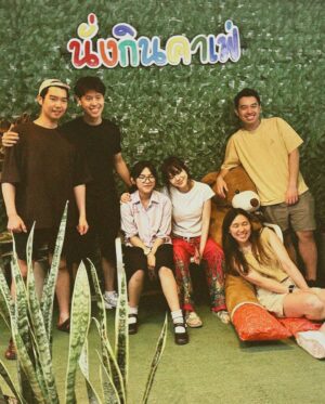 Ticha Wongtipkanon Instagram - สิ่งที่ชอบมากๆเวลาออกไปกับญาติผู้ใหญ่..
ก็คือ…พวกเขาจะขอให้พวกเราถ่ายรูปคู่กับทุกอย่างเลยค่ะ…😂