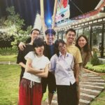 Ticha Wongtipkanon Instagram - สิ่งที่ชอบมากๆเวลาออกไปกับญาติผู้ใหญ่.. ก็คือ…พวกเขาจะขอให้พวกเราถ่ายรูปคู่กับทุกอย่างเลยค่ะ…😂