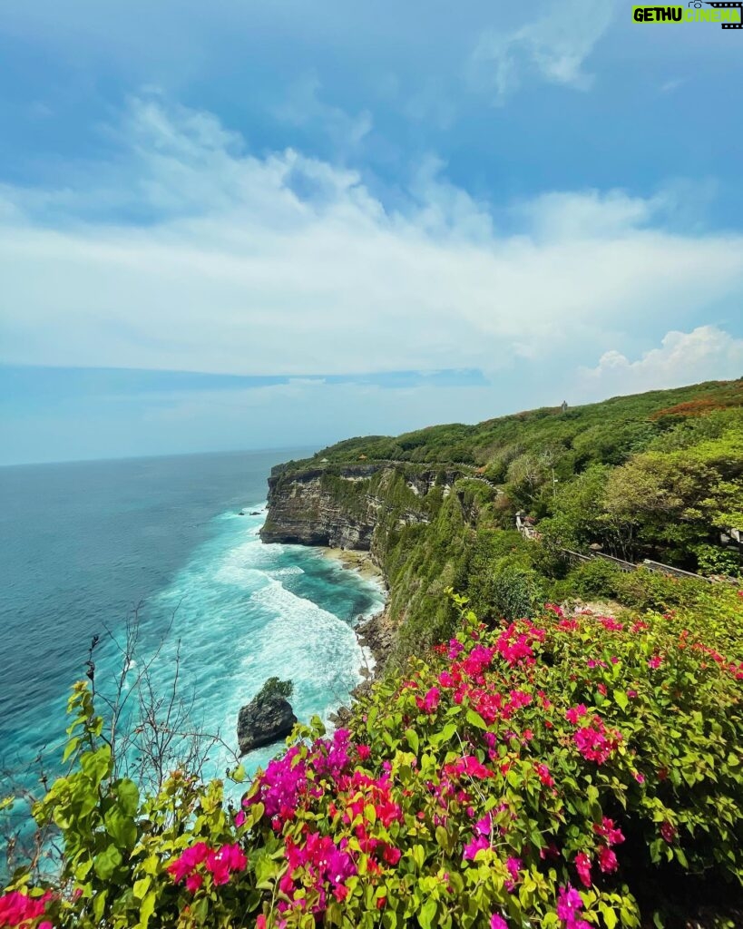 Tiffany Alvord Instagram - 🥺 This was such a beautiful temple! The coast view was insane!! This is also where a monkey stole my phone (and an employee retrieved it 😭🙏). I highly recommend for anyone visiting Bali! 💕 💥 If you see slide 4 this was them bargaining to get a guys glasses back. 😂 Legit within ten minutes the monkeys stole 3 separate people’s glasses OFF THEIR FACES while they were taking pictures haha. The monkeys were savage! All in all such a cool experience!!