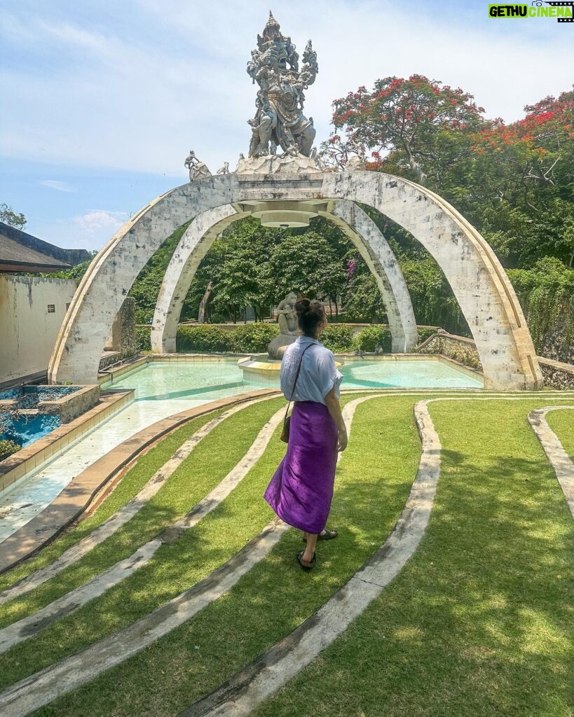 Tiffany Alvord Instagram - 🥺 This was such a beautiful temple! The coast view was insane!! This is also where a monkey stole my phone (and an employee retrieved it 😭🙏). I highly recommend for anyone visiting Bali! 💕 💥 If you see slide 4 this was them bargaining to get a guys glasses back. 😂 Legit within ten minutes the monkeys stole 3 separate people’s glasses OFF THEIR FACES while they were taking pictures haha. The monkeys were savage! All in all such a cool experience!!