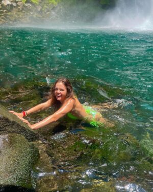 Tiffany Alvord Instagram - ✨ *Don’t* go chasing waterfalls.. they prefer if you play hard to get.. 🤪😅
- 
SWIPE to the end to see me sliding off the mossy rock to my death 🪨😂.. saw my life flash before my eyes, I did. HAVE A GREAT FANTASTIC MONDAY! Let’s crush this week. 🫶