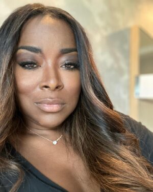 Tiffany Brooks Instagram - Monday motivation to keep glowing up! That’s me 70lbs ago, in 2016. I was happy, beautiful, kicking ass in my career, but not healthy. So I made water a priority, ate 5 healthy meals/mini meals a day vs. Being on bullshit once a day. Now I’m more confident, collected, and feel like I can do anything, look younger than I did 10 years ago, and love shopping for clothes!

I guess my glow ups don’t just happen in houses. 🤷🏾‍♀️

#chicagointeriordesigner #aginginreverse #beforeandafter #weightloss #Glowup