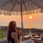 Tiffany Lau Instagram - when you stumble upon a beach side oasis 🌊🌅 watching the sunset, with a table full of food is a vibe 😋