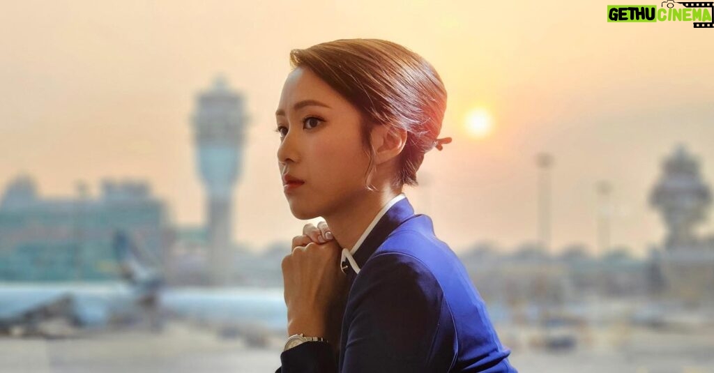 Tiffany Lau Instagram - deep in thought or hardly thinking? 💭🤭 see you tonight at 8:30pm!! 📺✈️🥰 #飛常日誌 #KarmenKo #高雅雯