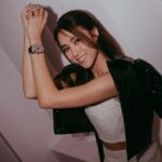 Tiffany Lau Instagram - life flies by us quickly, so it’s important to remember to Take Your Time! 💜 i had a great time at the @orientalwatchcompany party and loved seeing all the beautiful and unique watches everyone had on! 😍 here i am wearing the Franck Muller Vanguard Slim Vintage Classic 😌 #orientalwatchcompany #OWCTakeYourTime #東方表行 @franckmuller_hkmacau #FranckMuller #FranckMullerHKMacau