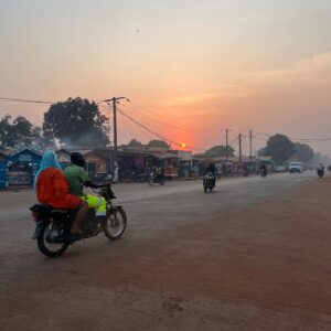Tiga Instagram - Hello I’m here! 👋😃
La Centrafrique (capitale: Bangui) est un pays mal connu. Quand je dis que je ss Centrafricaine, les gens pensent qu’il s’agit d’une localité, d’une zone, d’un secteur sur le continent. 
C’est un pays peu peuplé. Avec une superficie de 623000km2 (la France = 643801km2).
La République Centrafricaine figure parmi les pays plus pauvres et les plus fragiles du monde malgré sa richesse en ressources naturelles. 
C’est là où est née ma maman. C’est là que vit ma famille, notamment mon grand frère avec ses enfants. Pour moi, c’est « le cœur de l’Afrique » ☺️🤍☀️