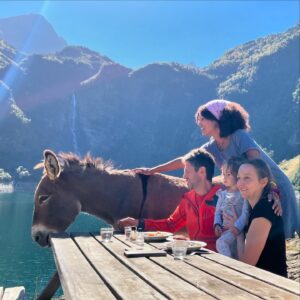 Tiga Instagram - Samedi dernier, mes dernières @echappees_belles inédites étaient diffusées sur FR5. Ce voyage célébrait Toulouse, sa région et ses habitants.

C’est toujours un bonheur de prendre part à ce programme positif, instructif et fédérateur 🍀
MERCI pour votre curiosité, vos messages et pour votre amitié.

Rdv sur le replay de @francetelevisions et/ou en rediffusions, cet été 😉🤙

Keep shining my friends ☀️💛