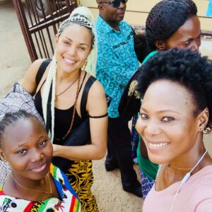 Tiga Instagram - Hello I’m here! 👋😃
La Centrafrique (capitale: Bangui) est un pays mal connu. Quand je dis que je ss Centrafricaine, les gens pensent qu’il s’agit d’une localité, d’une zone, d’un secteur sur le continent. 
C’est un pays peu peuplé. Avec une superficie de 623000km2 (la France = 643801km2).
La République Centrafricaine figure parmi les pays plus pauvres et les plus fragiles du monde malgré sa richesse en ressources naturelles. 
C’est là où est née ma maman. C’est là que vit ma famille, notamment mon grand frère avec ses enfants. Pour moi, c’est « le cœur de l’Afrique » ☺️🤍☀️