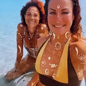 Tiga Instagram - I 💙 Martinique 🤸‍♀️🍀✨ with @caminaguasteppaddle.martinique 🥰🧜‍♀️

#dayoff #repos #marchersurleau #steppaddle #friendship #magie #nature #couleurs #îleauxfleurs #martinique #colibrioupascolibri?🫣😄 #🐢🐢🐢 #carribeansea #plagedegrandeanse🌴#découverte #joie #partage #voyage #landscapeloveuse #infatigable