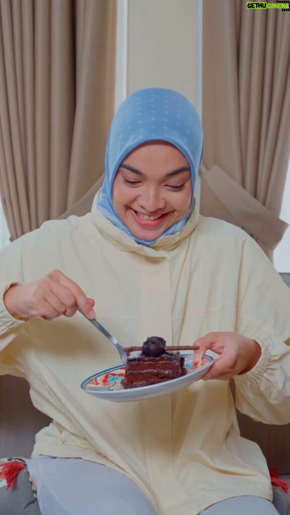 Tika Bravani Instagram - Rebahan dan makan makanan manis pas bulan Ramadhan emang paling enak. Tapi lebih enak lagi kalau kadar gula darah tetap terjaga dengan Diabetasol Sweetener. Saatnya ubah manismu! . . . Handled by @anptalentamedia