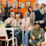 Tika Bravani Instagram - Sebenernya nggak niat bikin konten, tapi karena ini enak banget dan dagingnya ginuk gemes, jadi rasanya perlulah direview jyujyur Menu khasnya iga rempah, tapi iga barbeque garlic ini secara selera aku lebih suka. Buat anak paling mantep sop buntutnya (cuma nggak kerekam karena keburu riweh nyuapin) Dagingnya banyak, lembut, dan rasanya ringan, cocok di lidah balita. Buat yang cari iga dengan rasa dan porsi serius, patut dicoba nih @rodjoigarempah 📍Radio Dalam, Jaksel