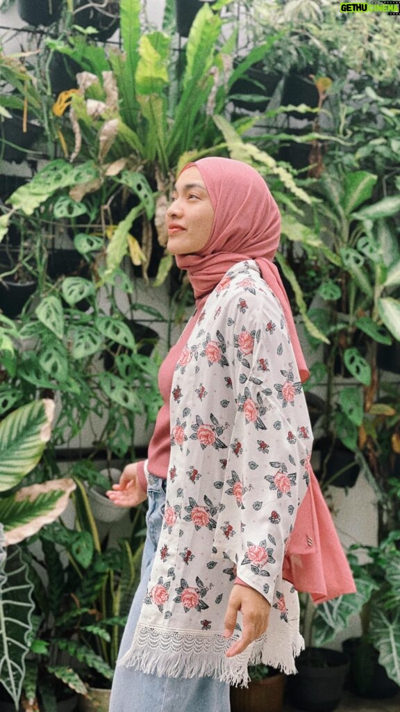 Tika Bravani Instagram - Pinky sunday Outer: @officialandriana 💕