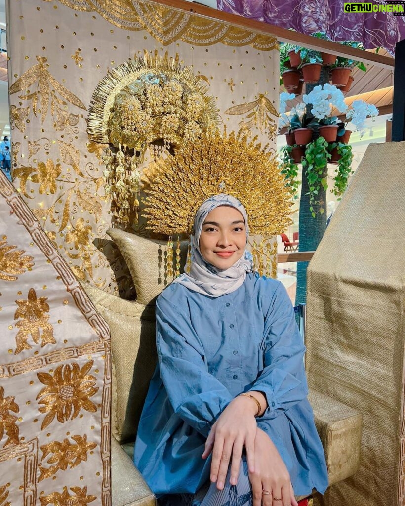 Tika Bravani Instagram - Alhamdulillaah, seneng banget bisa jadi bagian dari perjalanan Minang Dekade uni @riamiranda .. sukses selalu dan semoga semakin berkah yaa🥹💜 Buat teman2 yang di Jakarta, jangan lupa yaa ke Minang Dekade Exhibition di atrium PIM 2 tanggal 13-19 Februari 2023.. @inforiamiranda