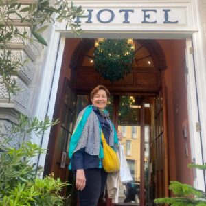Tilbe Saran Instagram - #öndersahan dostları buluşturdu. Teşekkürler#london #limehouselibraryhotel @edacatalcam #mevsimlikoyunculartiyatrohaftası @maviproductionuk