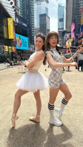 Tiler Peck Instagram - 🩰 Toes and bows in Times Square 🎻 . #ballet #ballerina #violin #nyc #timesquare #pointshoes #newyork