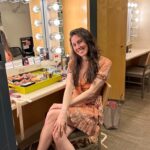 Tiler Peck Instagram - Let’s go on a tour of my dressing room! What surprised you the most? #Ballerina #Ballet #DressingRoom #BTS #Backstage #BackstageTour #PointeShoes #Costumes #BallerinaLife