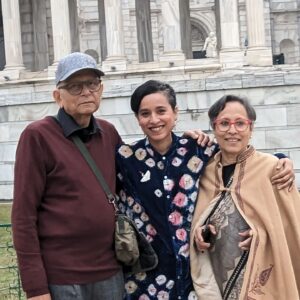 Tillotama Shome Instagram - Thank you @kolkatalitmeet for celebrating @irrfan with such warmth.
The session opened with the scene of Ashok and Ashima ( Namesake )walking through Victoria memorial, a short distance away from where we were sitting, and wondering what words would escape in trying to speak about Irrfan.
 @shubhragupta @tigmanshudhulia aap dono ko humara Salam. Thanks @chatterjeeshahana
for the thoughtful conversation.
My parents began their romance at Victoria memorial. They had a tree where they met. It was lovely to have them with me that day. They walked to their tree. A day to remember.
Warm in @1111clothing
Shoes @theater.xyz