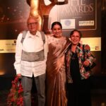 Tillotama Shome Instagram - Thank you @t2telegraph for honouring me with the #sheawards along with such incredible women. Srabani Sarkar Neogi (Social Work), Lorraine Mirza (Education), Anita Agnihotri (Literature), Priti Sureka (Business Leadership), Priyanka Raja (Lifestyle Entrepreneur), Kheyali Dastidar (Theatre), Priti Patel (Dance), Ruby Pal Choudhuri (She for Bengal), Iman Chakraborty (Music) and Dola Banerjee (Sports). I am so encouraged to dig deeper. The evening was unforgettable for me as my parents were there with me. They are my biggest cheerleaders, awards or no awards, from my Delhi theatre days to now. Overcoming life threatening illnesses, my life givers were by my side and beaming. @priyankaroy270609 from the Telegraph took such good care of them. I later found out that she has lost both her parents. I was so moved by her. To get the warmest hugs and love from the powerful sisterhood of the Bengali film industry @rituparnaspeaks @mimichakraborty @yourkoel @iman_chakraborty ALL in one evening was a full heart squeeze ❤️❤️. Saree @dressfolk HMU @nooralambabai Jewellery @e3kjewelry . Photos by the most youthful @rashu.peace who has been with Telegraph since 1975 !!! P.s: ma has saved the newspaper as per usual.