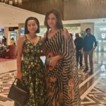 Tillotama Shome Instagram - Thank you @exchange4media and the jury for considering me worthy of the award (Best actor in an anthology) for a film , very close to my heart, my lungs and most importantly my ovaries, The Mirror, Lust stories 2 by my beloved friend @konkona . There is nothing romantic about film making, it's a battle from the get go, but once in a while you become a part of something that is so wickedly delicious that you forget what it took to just get to the shoot. Thank you @netflix_in @ameetdhanwani @ashidua Missed you @amrutasubhash , this is for US. Cheers to female desire in all its complexity and friendship. @neena_gupta chuckled about being a winning Villian . @harshviro for #rocketboys So good to see my once onscreen husband @vjymaurya @sahira.nair svelte in a black saree and @madhoknikhil taking one award after another @theviralfever folks were on a winning spree And just as I was about to leave, I bumped into @monajsingh and we told the universe, we are working together. Came back home to the heavenly scent of blooming peonies.