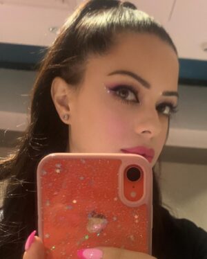 Tina Barrett Instagram - Love a purple eye shadow vibe #mermaid #diso #makeup @amybrandonmakeup #goodtimes #tour @sclub 💋💄💜