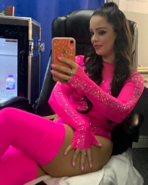 Tina Barrett Instagram - Thank you for having us #sheffield such a amazing crowd #backstage #pinklady 😜 💗