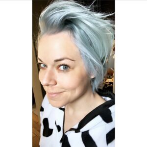 Tina Majorino Instagram - Once in a B L U E moon, we get to do something special. 🙂 Thank you to my fav @kristenhetlandhair for spending all day on this ‘do & killing it! 💎 #IfIWereGreenIWouldDie #Blue #ByeT #HelloVanessa