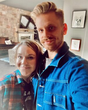 Tina Majorino Instagram - Spencer. They say “never meet your idols,” but hot damn am I glad I met you. You’re even more delightful and hilarious in person than I could’ve imagined. Thanks for coming to hang out with Kage and me, and for recording one of my favorite episodes of @nopressurepod to date. Midnight tonight folks, don’t miss it. Link in bio. “Guhbye” (IYKYK) 🖤🤘🏻☠️ #Cultliter #Cultbabe
