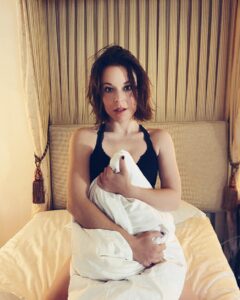 Actress Tina Majorino HD Instagram Photos and Wallpapers August 2021