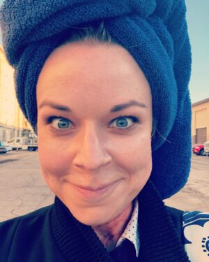 Tina Majorino Instagram - Haven’t done a throwback in a minute! Found these pics I sent to “your mom” from #Scorpion when Flo gets attacked by jellies. This episode was so fun. You know ya girl loves special fx makeup, stunts, and full circle career moments in which I get to pretend to do something that actually happened several times IRL when filming something else 😬 ((Also, why is there no gd jellyfish emoji?)) #tbt #FakeOuchies #Corpod #Florence