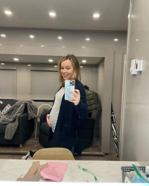 Tina Majorino Instagram - Remember my secret trip to Canada?! Well the fruits of this LABOR air tonight. Meet Grace. 10pm pst @thegooddoctorabc ♥️ #thegooddoctor 

((I want to say a very heartfelt thank you to their crew who are so amazing and lovely. And special shout outs to the wonderful actors I got to hang with who made this such an awesome experience for me @briasamone @noahegalvin @ericacerra @thechristinachang_ and @hillharper ))
