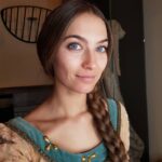 Tinne Oltmans Instagram - Being an actress, is like dress ups parties everyday! Van jonkvrouwen naar heksen, secretaresses, seuten, gothics, .. #GROS