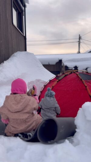 Tiril Sjåstad Christiansen Instagram - Ekspedisjon i hagen ⛺️