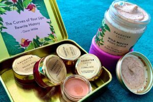 Tithi Raaj Instagram - Celebrating Earth Day #🌱 , Everyday ! 
With @daughterearthofficial #🌍 
.
#🌈 #colors #lips #liptint #skincare #earth #environment #beauty #nature #natural #care #selflove #love #allthingsart #💜