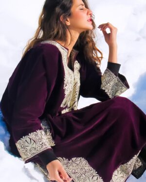 Tithi Raaj Instagram - Kashmir Appreciation post in 42 degrees. 🥵🥶
.
#❄️ #☀️ 
#snow #snowflakes #snowfall #white #winter #walks #peace #love #december #mountains #festival #lights #traditions #pheran #kashmir #sun #shine #bliss #happyplace #travel #lifestyle #✨ #💜