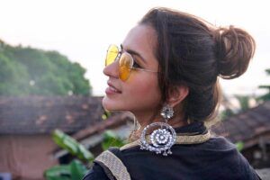 Tithi Raaj Instagram - चाँद सूरज और बालियाँ 🌞🌙✨
.
#sea #sparkle #sunset #silver #shine #shades #glitter #jewelry #beach #beachvibes #aesthetics #mood #allthingsart #✨ #🌙 #🌞