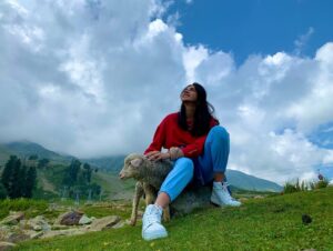 Tithi Raaj Instagram - Mary had a little lamb..
So did I , for a while ;)
Then I let it go ..
Cause that’s how energies flow ✨
#letgo 
#🐑 #🌱 
.
#sky #winter #hills #beauty #love #lamb #sheep #red #white #yellow #green #blue #goodvibes #✨