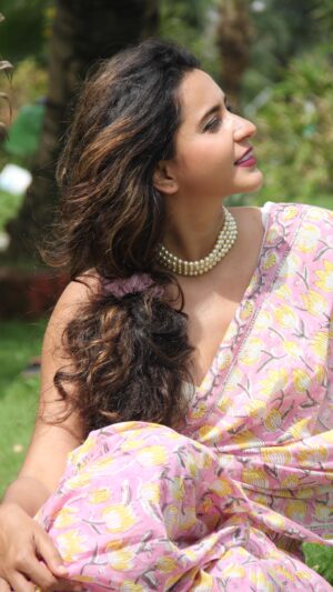 Tithi Raaj Instagram - USE CODE : TITHIASEEM05 & avail a 5% discount on purchase.

Celebrating a fusion of timeless elegance, beauty, style & functionality in every drape with this pre stitched saree by @aseembyaseemshakti 
.
#birthdaygift #sareecollaboration #fashionfusion #timelesselegance #prestitchedsaree #oneminutesaree #allthingsart