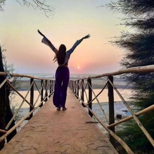 Tithi Raaj Instagram - एक हसीन शाम को 
दिल मेरा खो गया ✨ 
.
#sun #sunset #scenery #sky #orange #serene #stretch #calm #good #🌸 #energy #goodvibes #allthingsart #💕