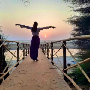 Tithi Raaj Instagram - एक हसीन शाम को 
दिल मेरा खो गया ✨ 
.
#sun #sunset #scenery #sky #orange #serene #stretch #calm #good #🌸 #energy #goodvibes #allthingsart #💕