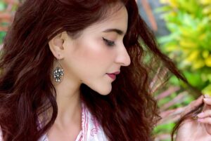 Tithi Raaj Instagram - Celebrating Earth Day #🌱 , Everyday ! 
With @daughterearthofficial #🌍 
.
#🌈 #colors #lips #liptint #skincare #earth #environment #beauty #nature #natural #care #selflove #love #allthingsart #💜